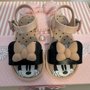 Mini Melissa Disney Kids' Beige and Black Bow Sandals